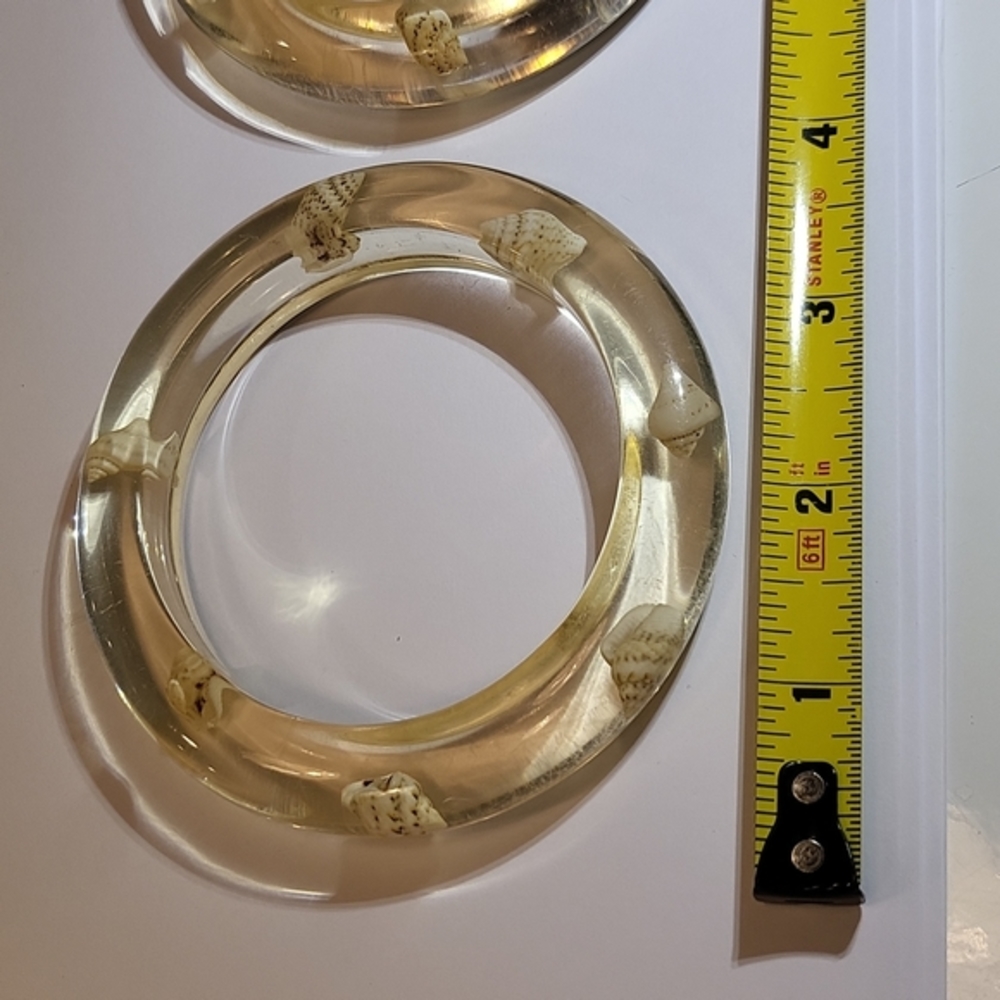 Pair of Vintage Lucite Bracelets - Picture 4 of 5